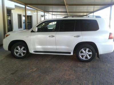 Lexus LX 570 V8 in Botswana