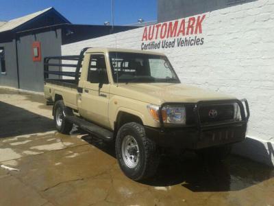 Toyota Land Cruiser v6 4.0 in Afghanistan