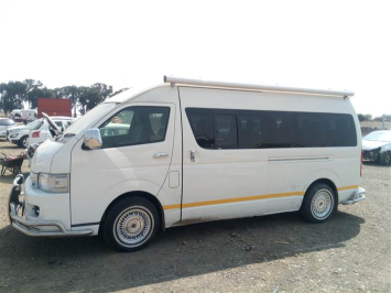 2014 TOYOTA QUANTUM HIACE 2.5 D-4D 14 SEAT in Botswana