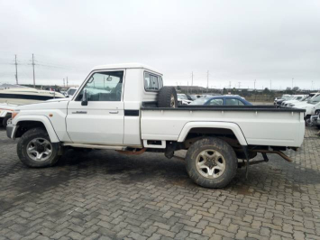 2018 TOYOTA LAND CRUISER 79 4.5D damaged in Afghanistan