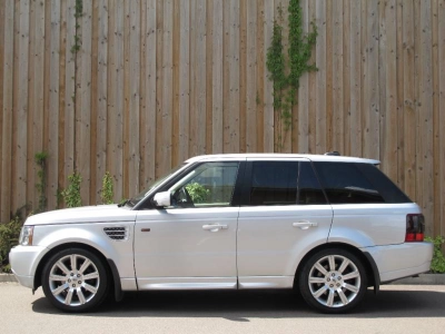 Land Rover Range Rover Rover Sport 4.4 V8 HSE Land Rover Range Rover Rover Sport 4.4 V8 HSE in