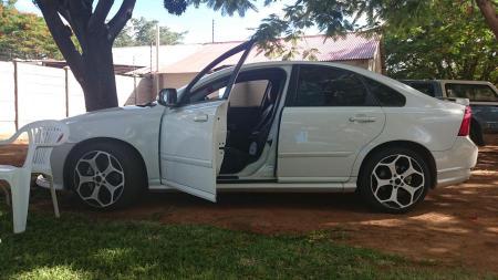 Volvo S40 T5 R Design in Botswana