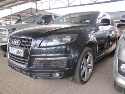 Audi Q7 in Afghanistan