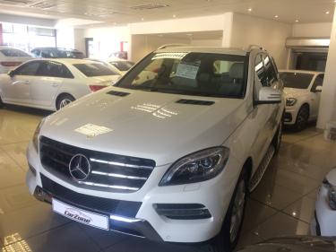 Mercedes-Benz ML 350 BE 4-MATIC in Afghanistan