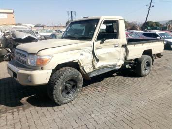  Used damaged runner Toyota Land Cruiser in Botswana