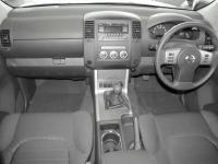 Nissan Navara LE for sale in Botswana - 6