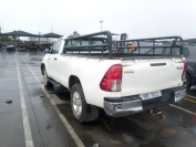 damaged 2017 TOYOTA HILUX 2.4 GD-6 SRX 4X4 for sale in Botswana - 4