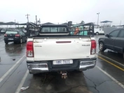 damaged 2017 TOYOTA HILUX 2.4 GD-6 SRX 4X4 for sale in Botswana - 5