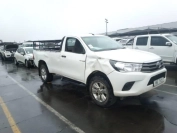 damaged 2017 TOYOTA HILUX 2.4 GD-6 SRX 4X4 for sale in Botswana - 8