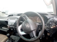 damaged 2017 TOYOTA HILUX 2.4 GD-6 SRX 4X4 for sale in Botswana - 11