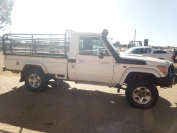  Used damaged 2014 TOYOTA LAND CRUISER 79 4.5D for sale in Botswana - 9