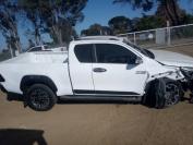  Used damaged Toyota Hilux for sale in Botswana - 9