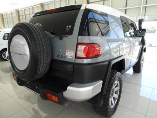  Used Toyota FJ Cruiser V6 for sale in Afghanistan - 3