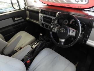  Used Toyota FJ Cruiser V6 for sale in Afghanistan - 4