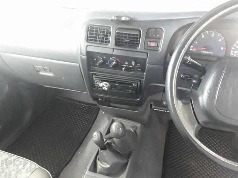 Used 2002 Toyota Hilux 4x4 in Namibia