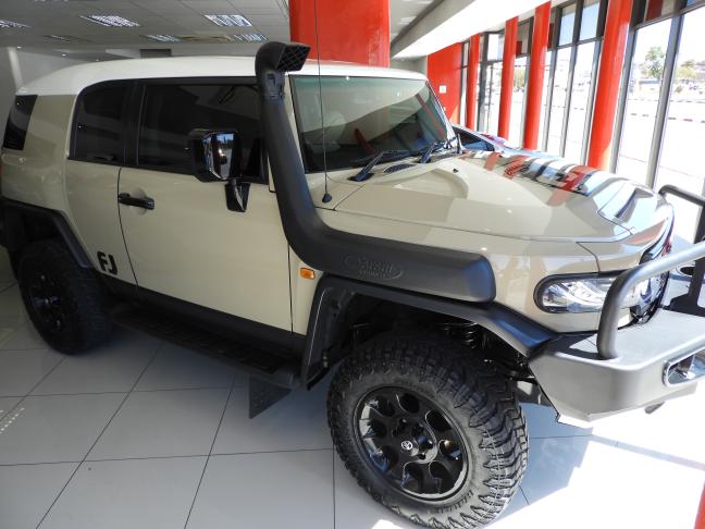 Used Toyota FJ Cruiser V6 Used Toyota FJ Cruiser V6 in Namibia