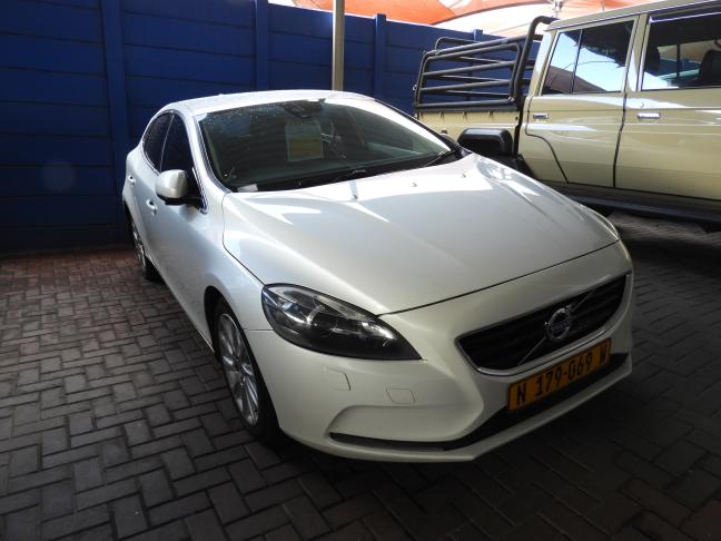Used Volvo V40 T4 Used Volvo V40 T4 in Namibia