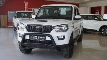 Mahindra Pik Up 2.2mHawk S6 DC 4X4 (KAROO Edition) Mahindra Pik Up 2.2mHawk S6 DC 4X4 (KAROO Edition) in