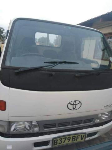 Used Toyota Hiace in 
