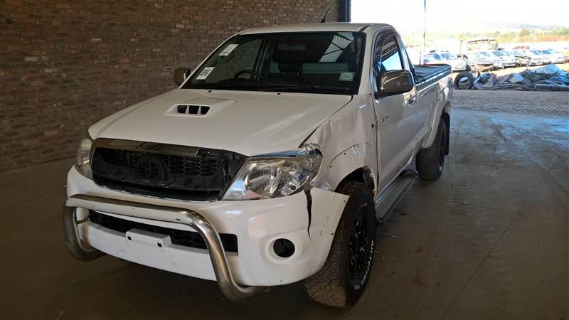 accident damaged hilux 3.0 d4d for sale in Botswana