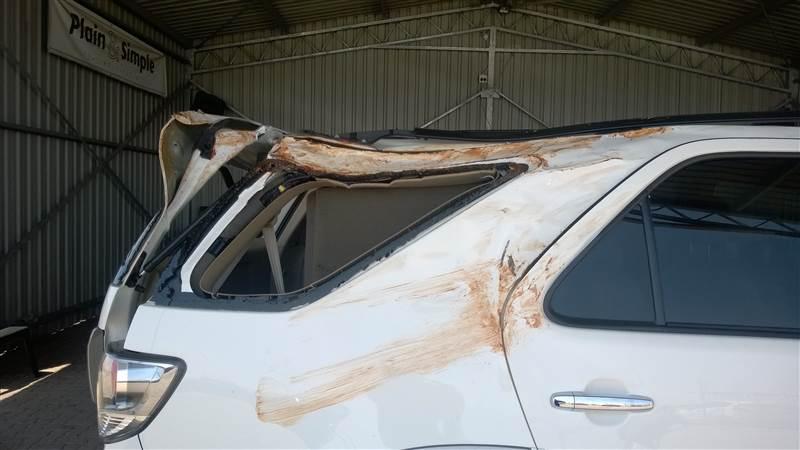 damaged 2015 TOYOTA FORTUNER 3.0D-4D 4X4 in Botswana