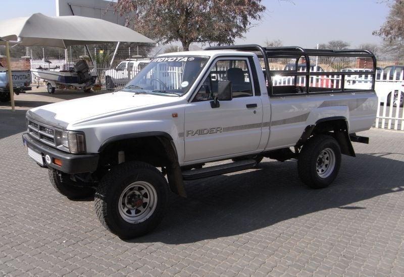 Toyota Hilux 2.2 4Y 4x4 in Botswana