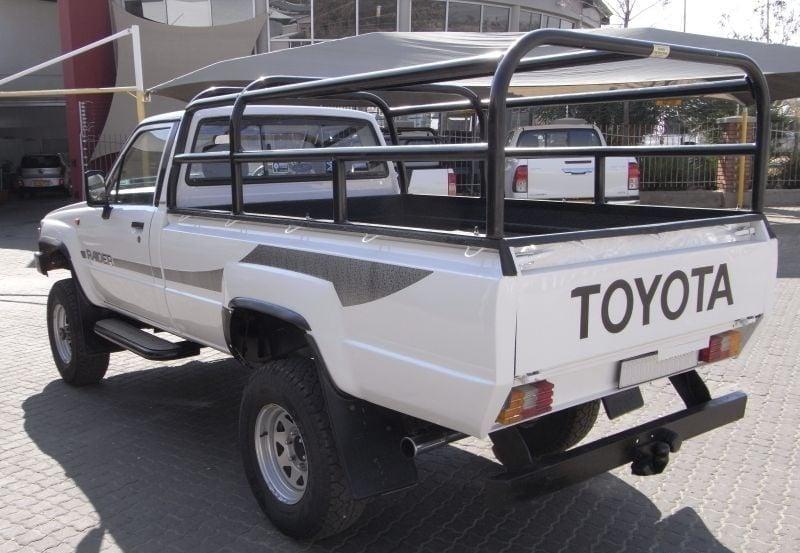 Toyota Hilux 2.2 4Y 4x4 in Botswana