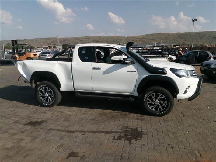  Used 2016 Toyota hilux 2.8 GD-6 raider 4X4 in Botswana