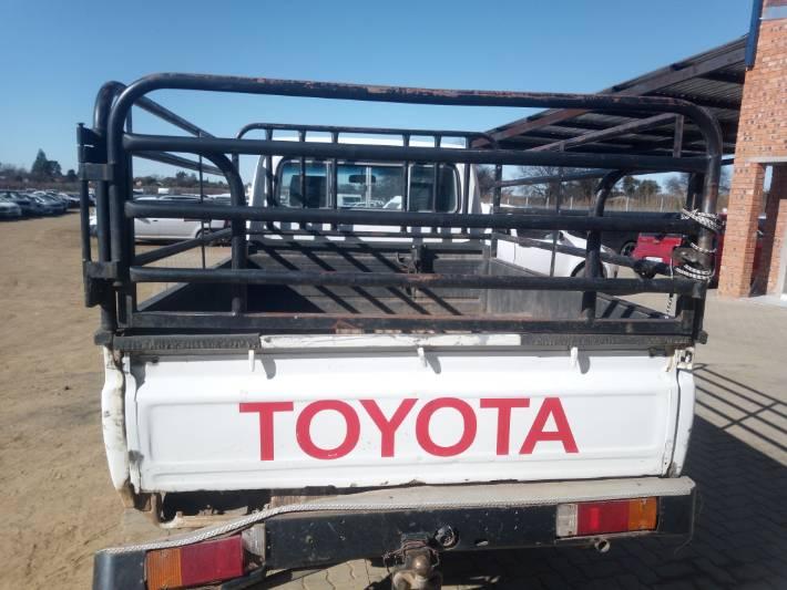  Used damaged 2014 TOYOTA LAND CRUISER 79 4.5D in Botswana