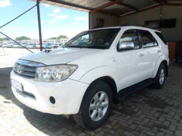  Used damaged 2009 TOYOTA FORTUNER 3.0D-4D 4X4 in Botswana