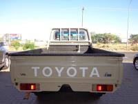 Toyota Land Cruiser 4.0 V6 for sale in Botswana - 4