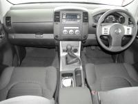 Nissan Navara LE for sale in Botswana - 7