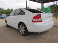 Volovo S40 T5 for sale in Botswana - 5