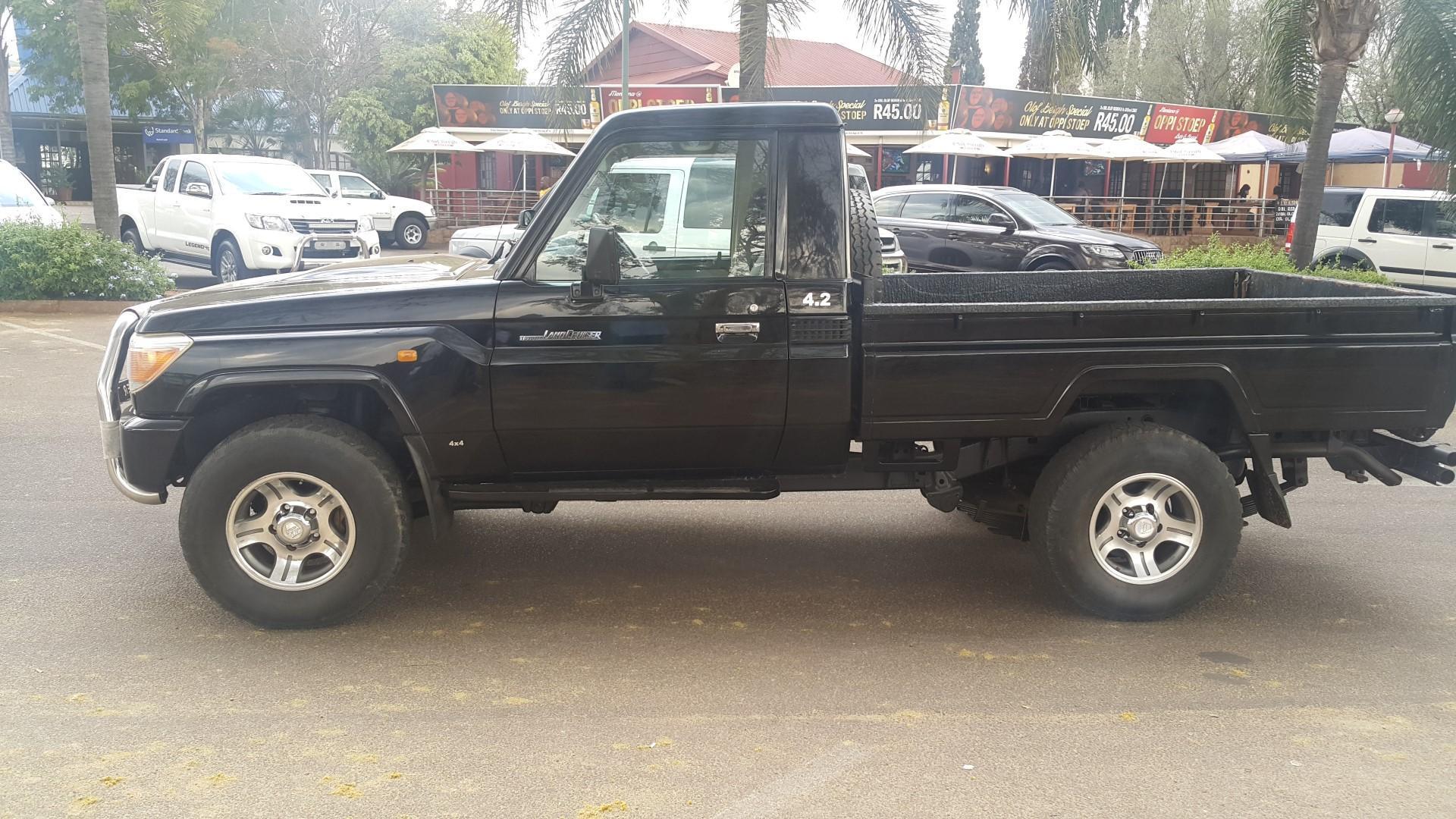 Used Toyota Land Cruiser Bakkie Land Cruiser 4.2 D 4X4 70SERIES (2007